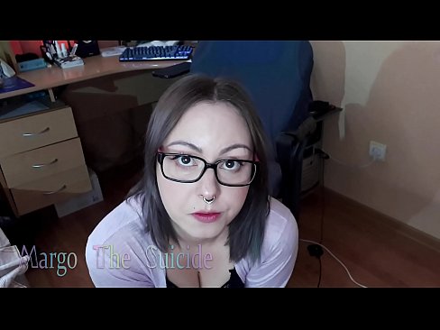 ❤️ Ragazza sexy con gli occhiali succhia il dildo profondamente sulla macchina fotografica ❤️ Solo porno al it.teenactivewear.ru ❌❤